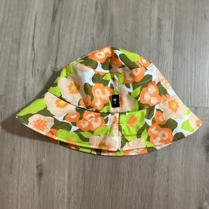 Local motion bucket hat